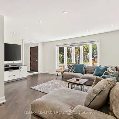 219, Bay Thorn, Royal Orchard, Markham