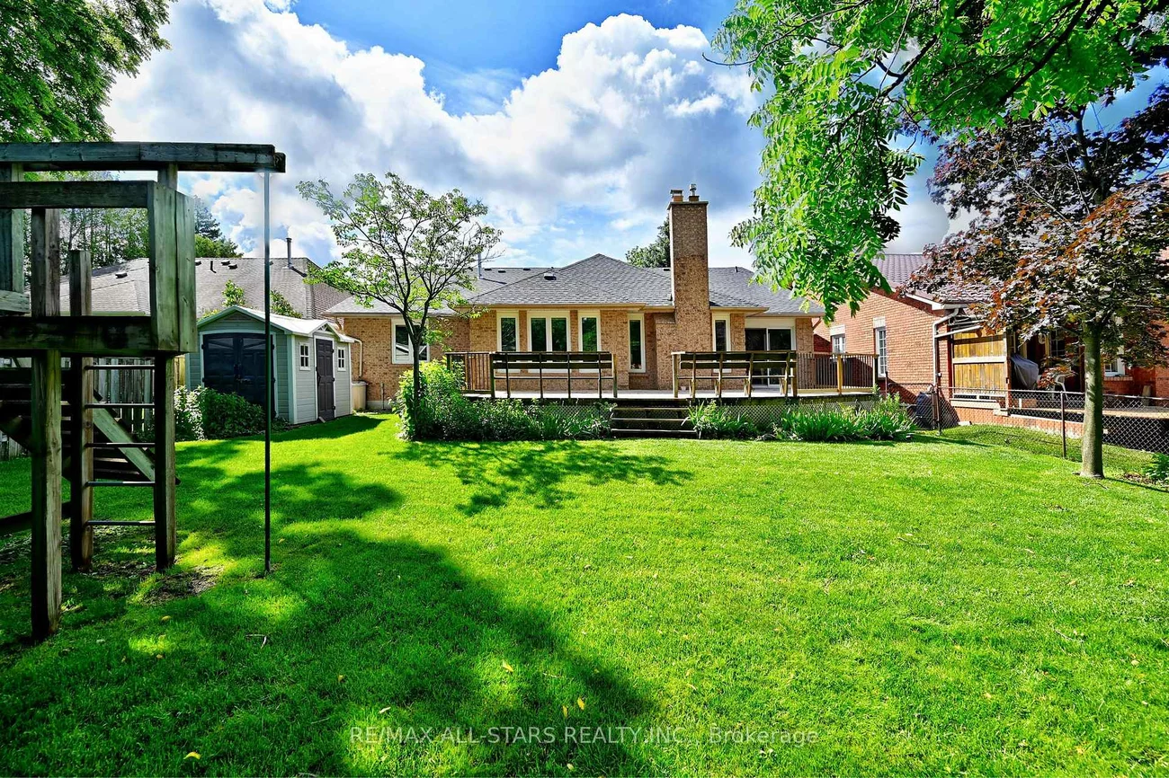 34, Captain Armstrong, Sherwood-Amberglen, Markham