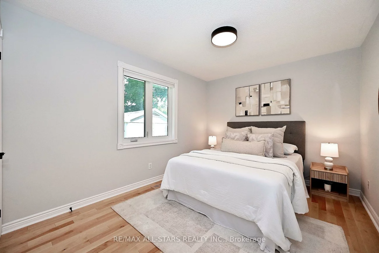 34, Captain Armstrong, Sherwood-Amberglen, Markham