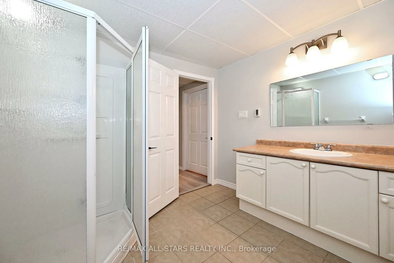 34, Captain Armstrong, Sherwood-Amberglen, Markham