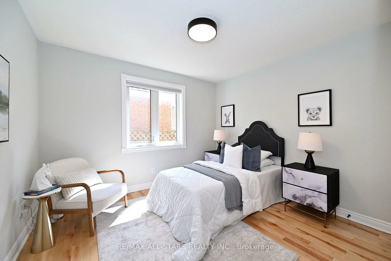 34, Captain Armstrong, Sherwood-Amberglen, Markham