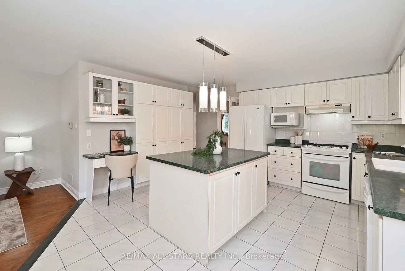 34, Captain Armstrong, Sherwood-Amberglen, Markham