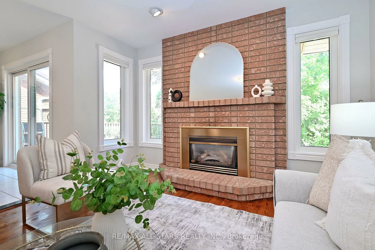 34, Captain Armstrong, Sherwood-Amberglen, Markham