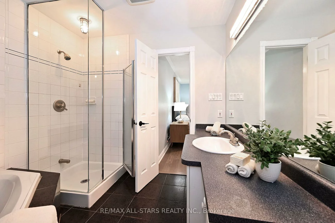 34, Captain Armstrong, Sherwood-Amberglen, Markham