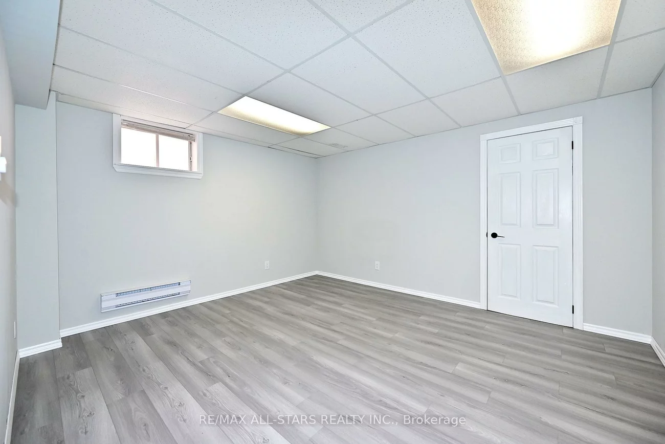 34, Captain Armstrong, Sherwood-Amberglen, Markham