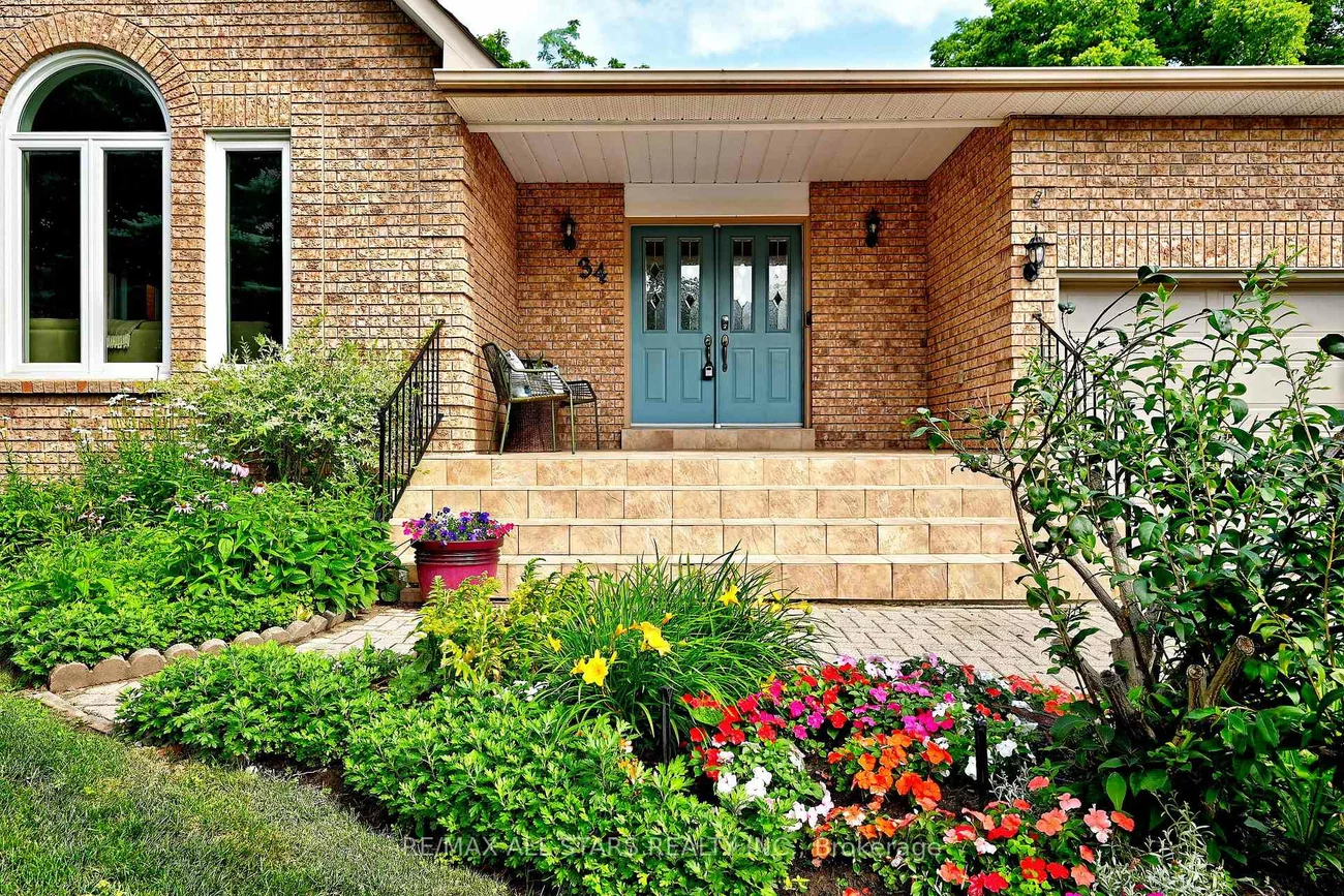 34, Captain Armstrong, Sherwood-Amberglen, Markham