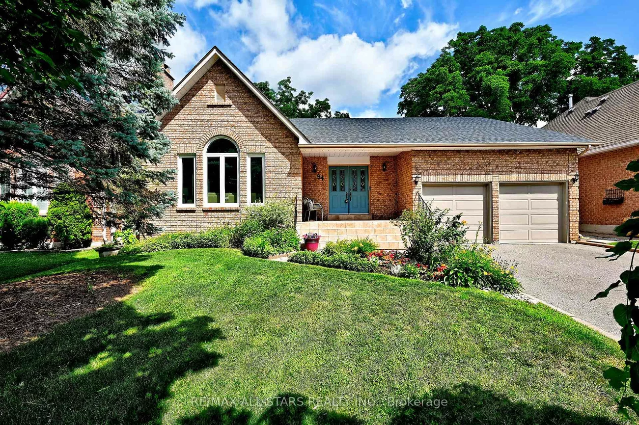 34, Captain Armstrong, Sherwood-Amberglen, Markham
