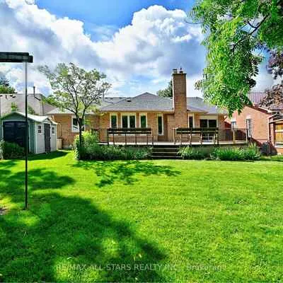 34, Captain Armstrong, Sherwood-Amberglen, Markham