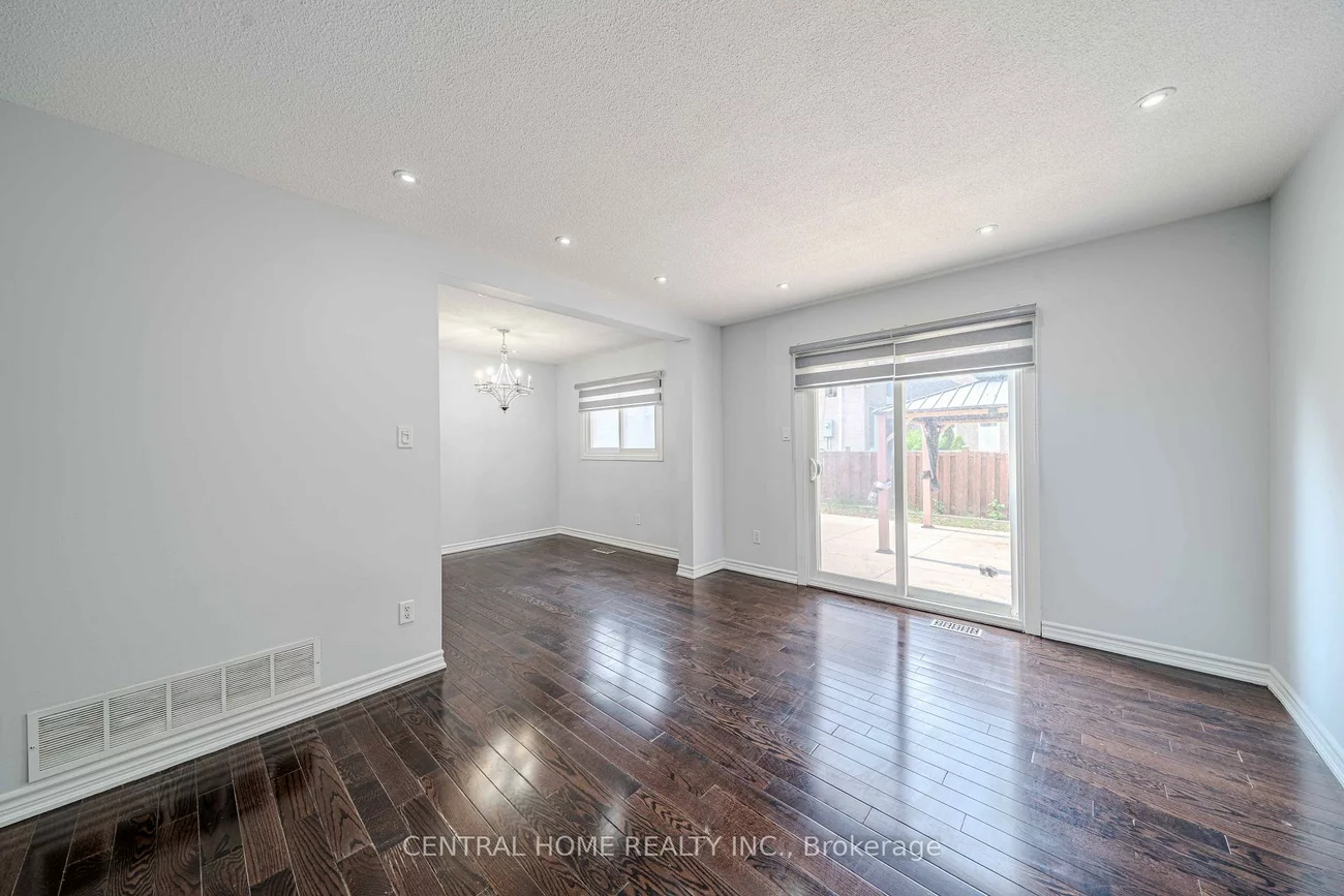 2, Noel, Markham Village, Markham