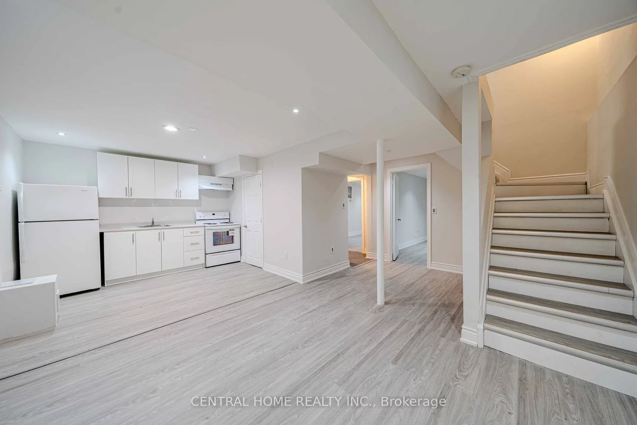 2, Noel, Markham Village, Markham