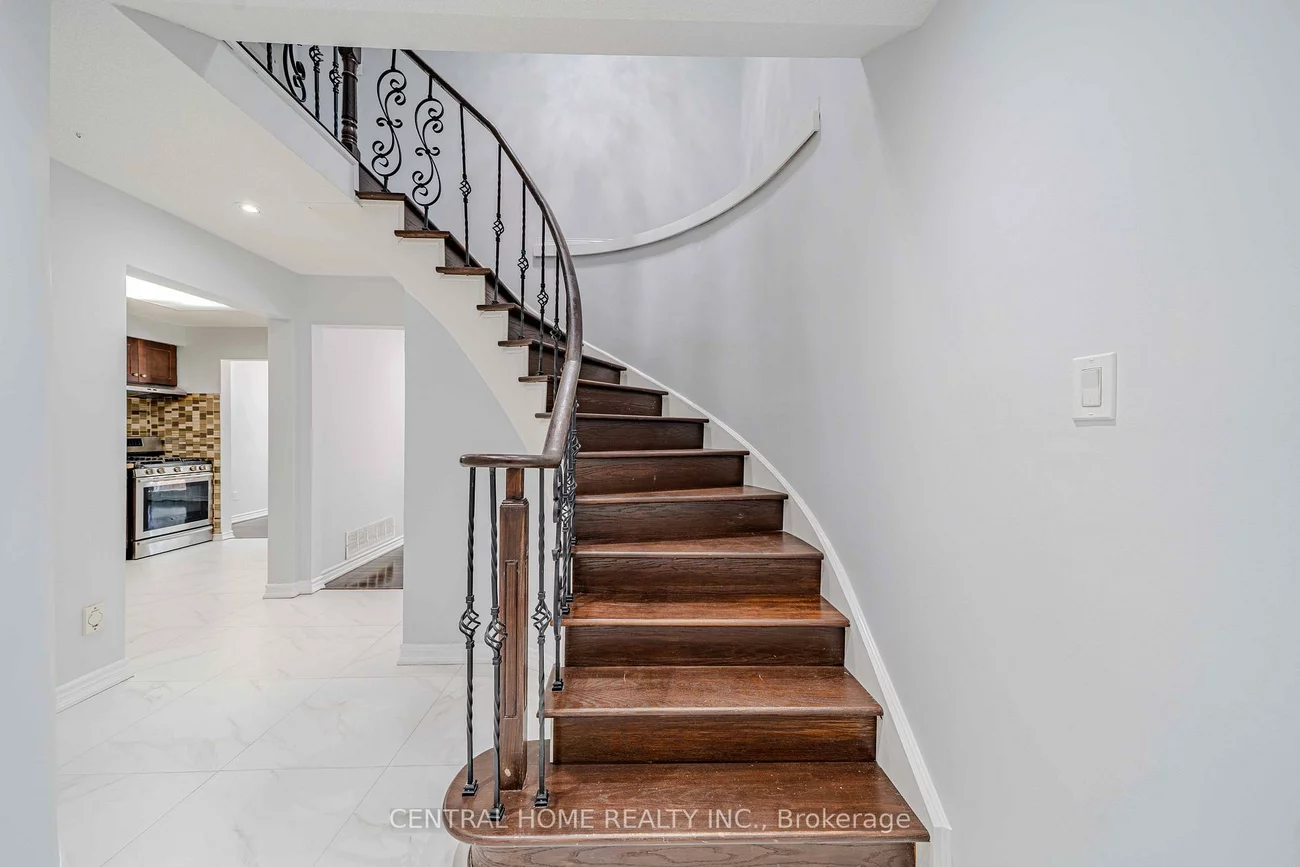 2, Noel, Markham Village, Markham