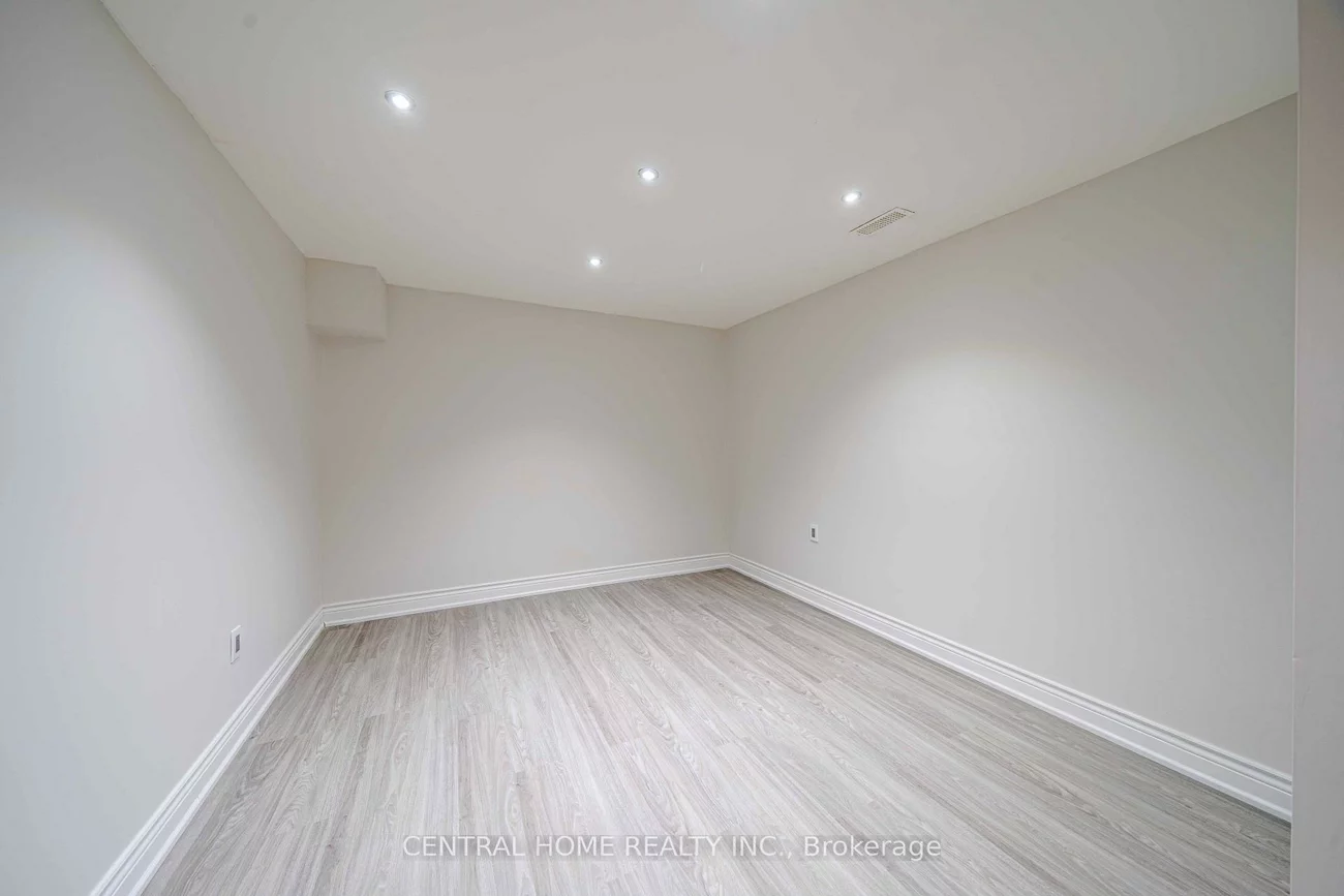 2, Noel, Markham Village, Markham