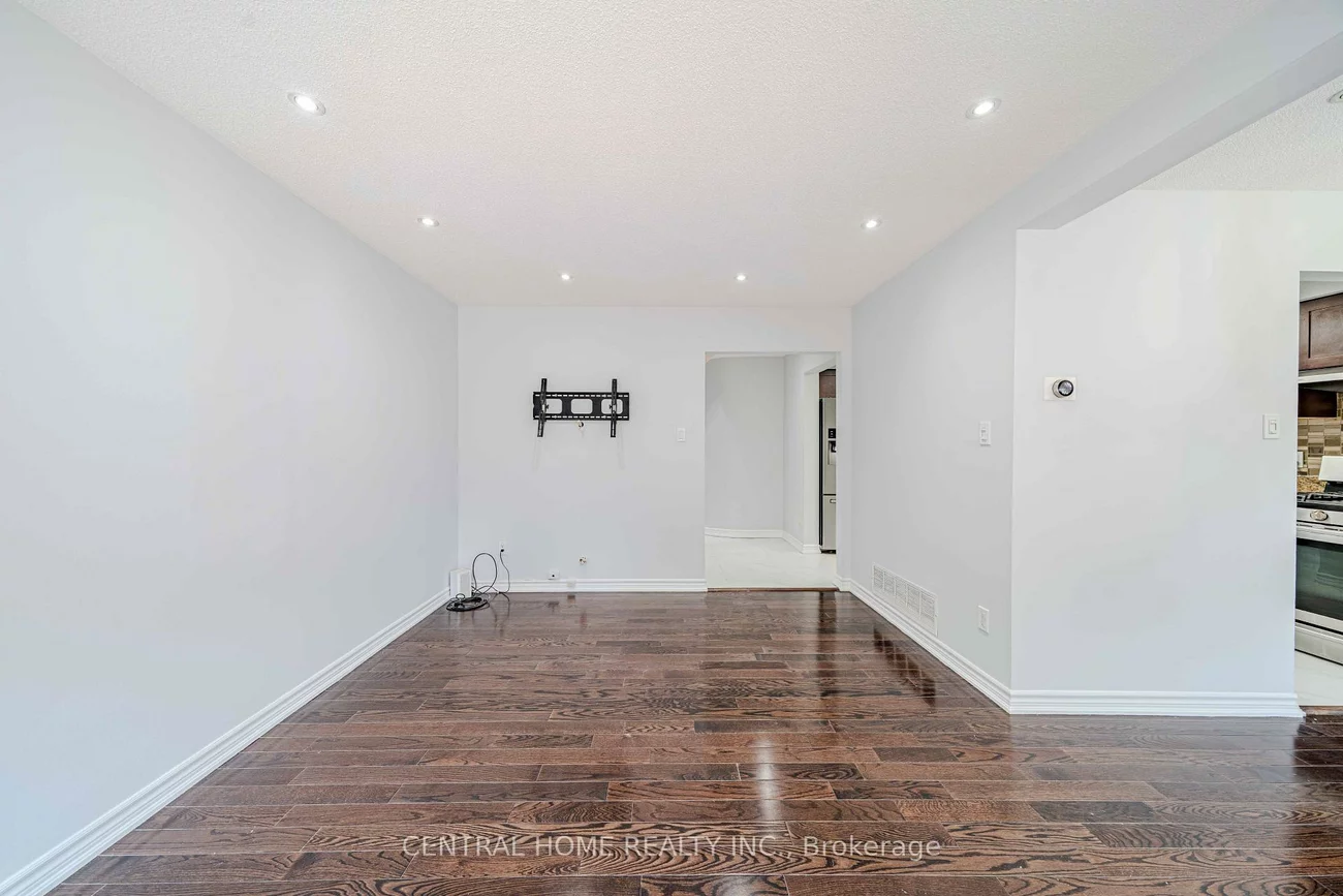 2, Noel, Markham Village, Markham