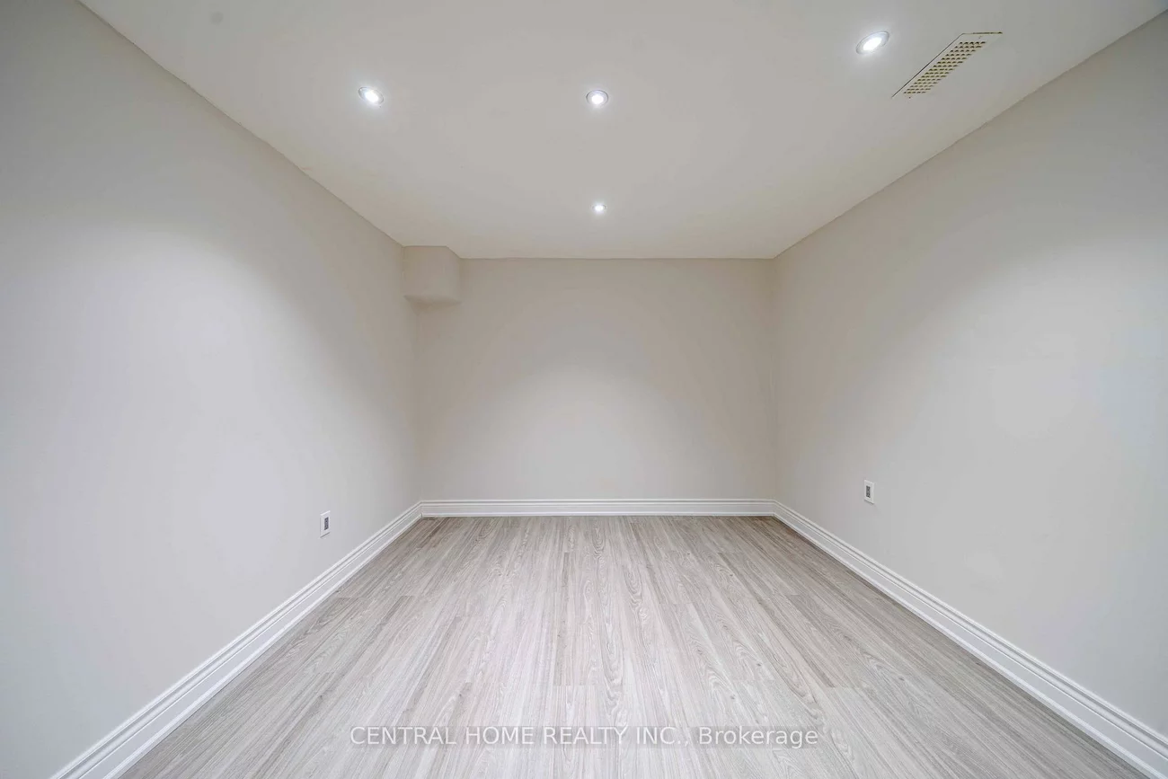 2, Noel, Markham Village, Markham