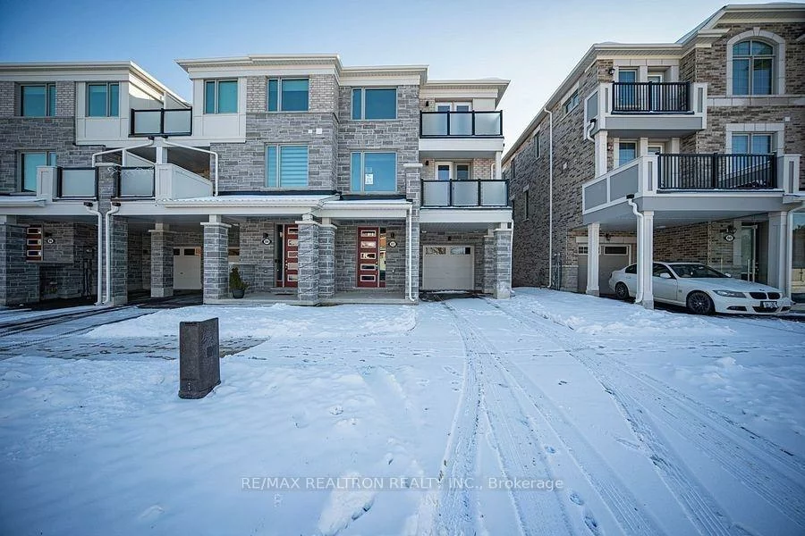24, Thomas Frisby Jr, Victoria Square, Markham