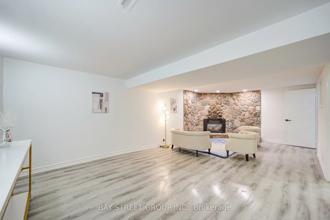 4, Sir Brandiles, Markham Village, Markham