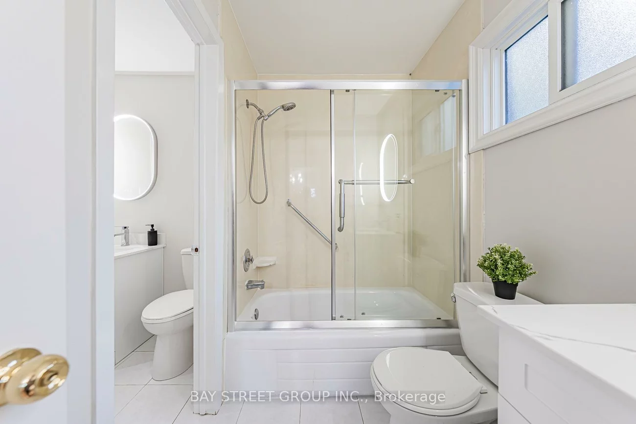 4, Sir Brandiles, Markham Village, Markham