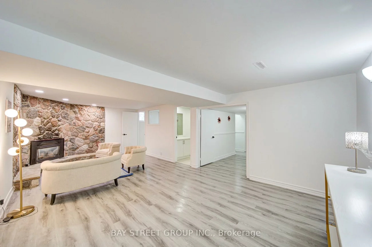 4, Sir Brandiles, Markham Village, Markham