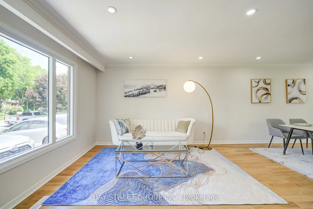 4, Sir Brandiles, Markham Village, Markham