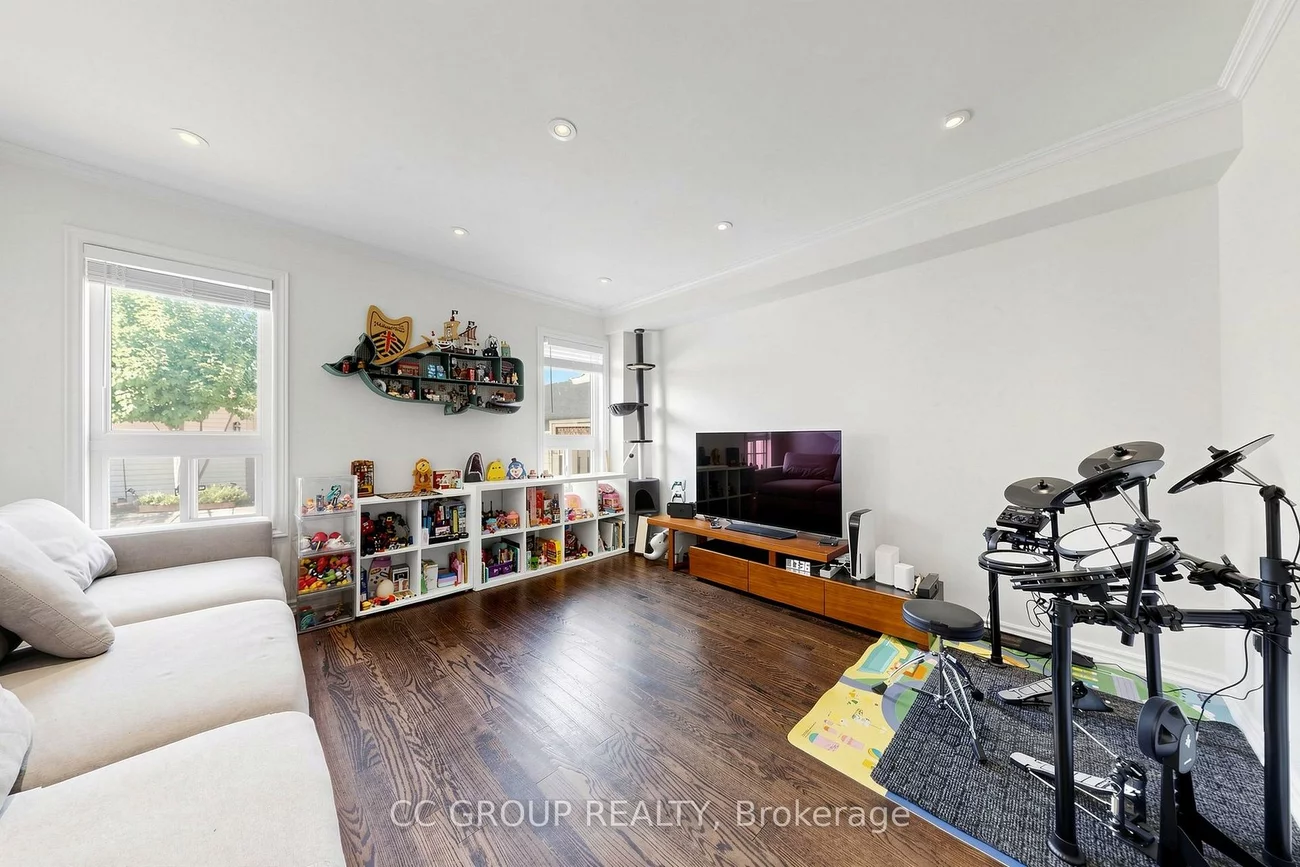 34, Glendennan, Cornell, Markham