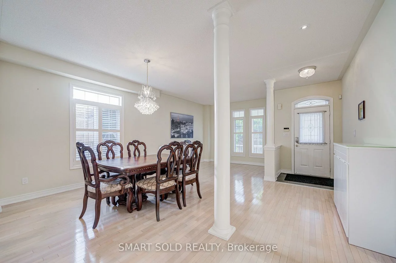 39, Victoria Wood, Greensborough, Markham