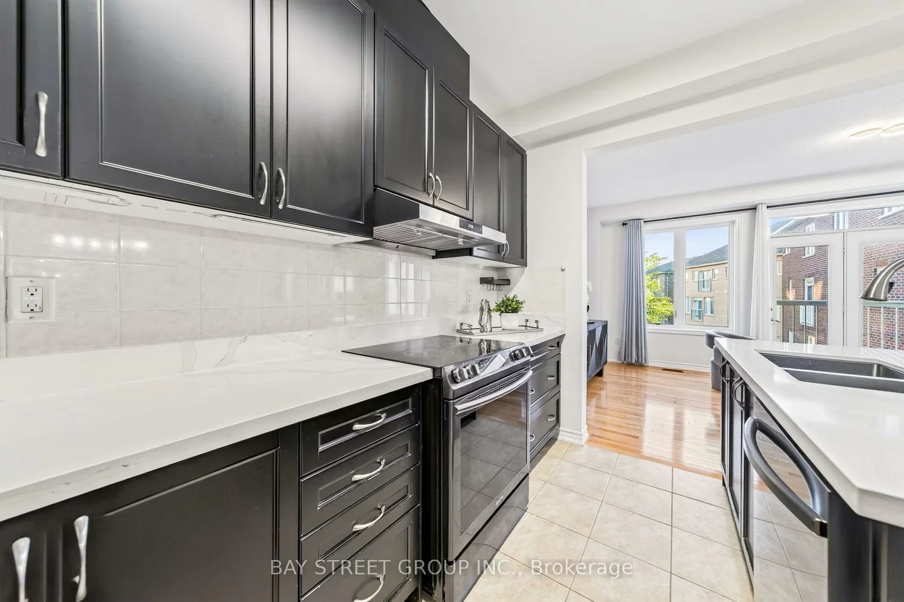 8, Zeng Cheng, Victoria Square, Markham