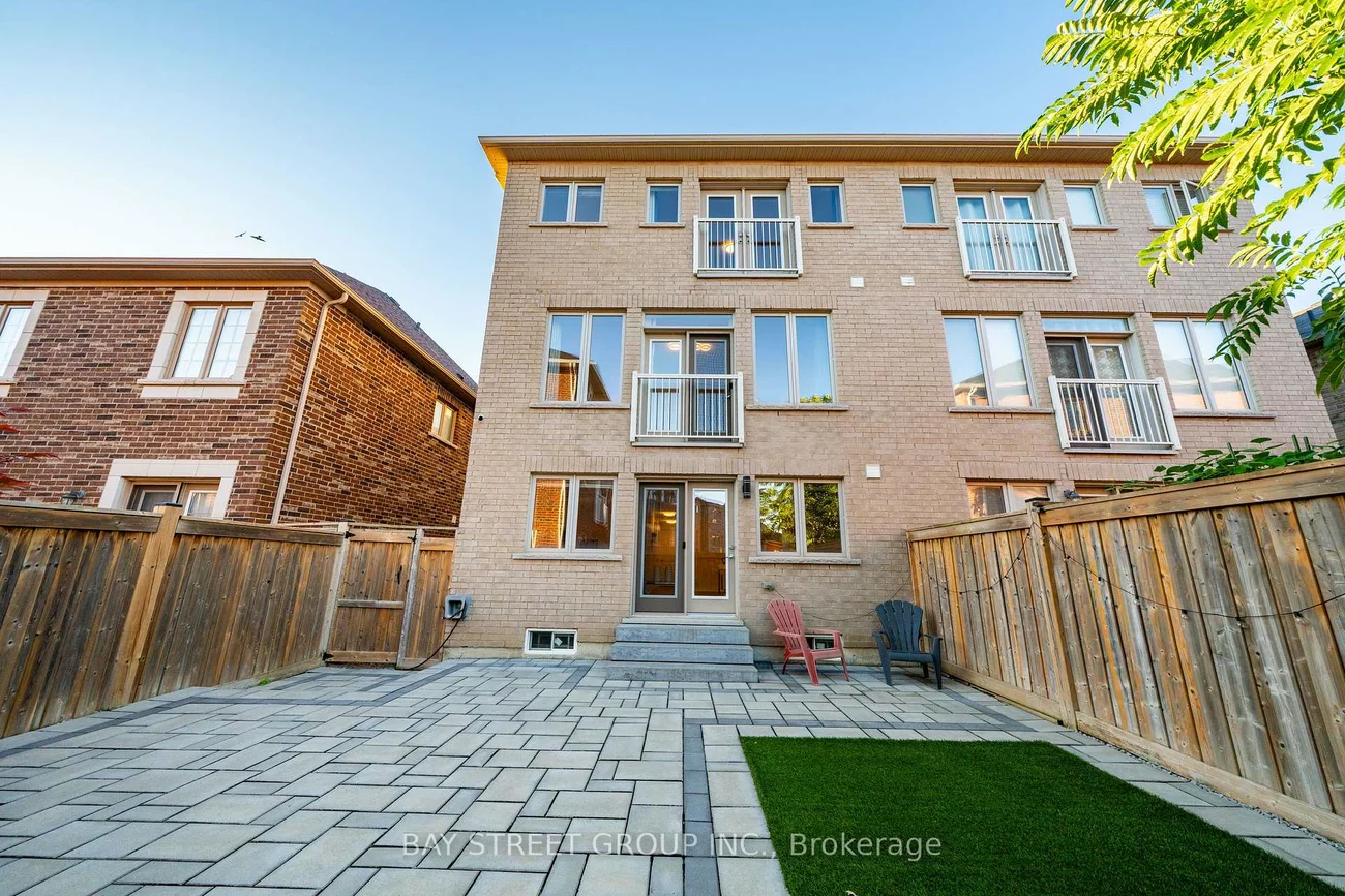 8, Zeng Cheng, Victoria Square, Markham