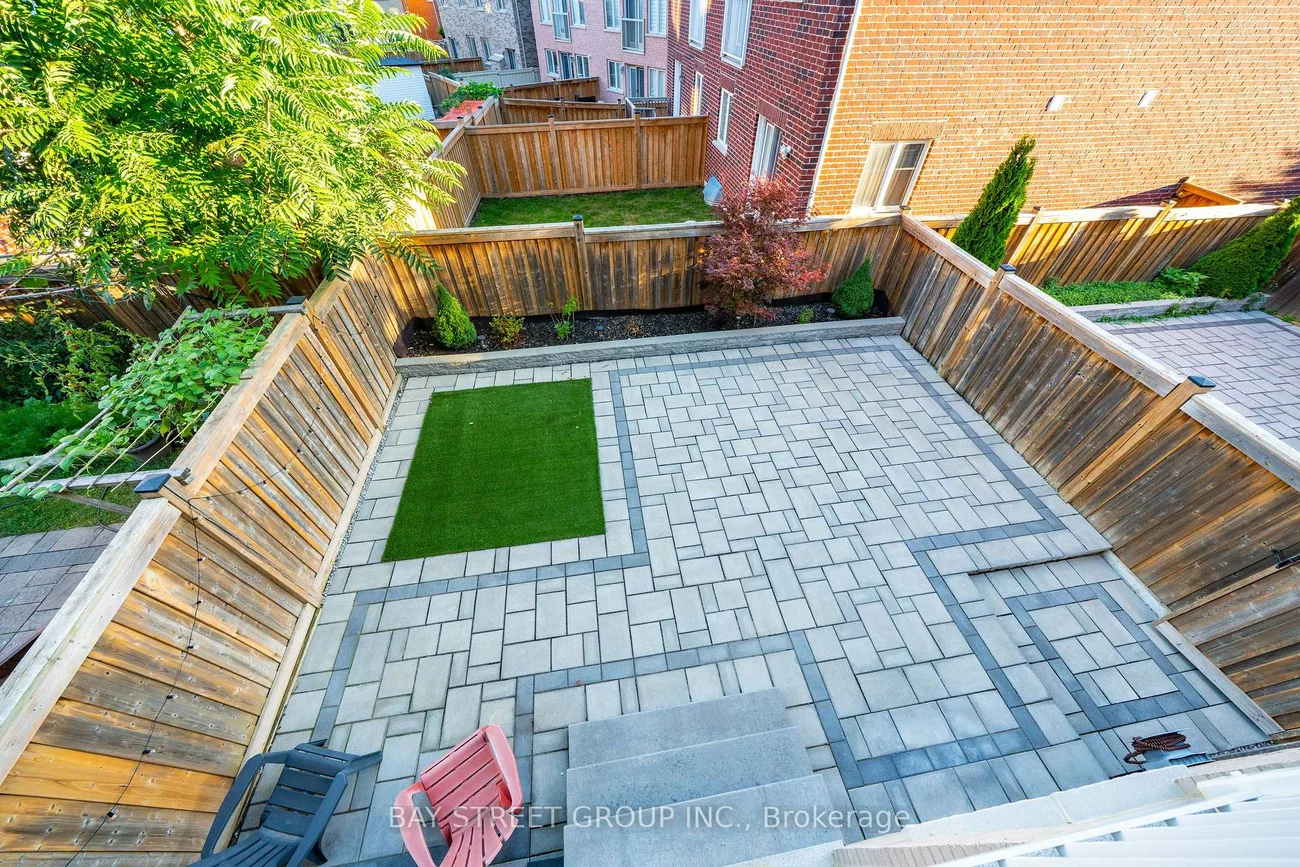 8, Zeng Cheng, Victoria Square, Markham