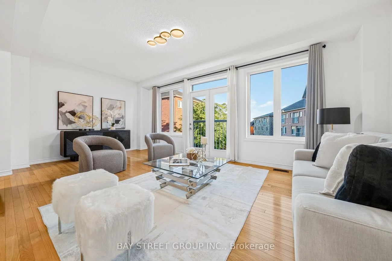 8, Zeng Cheng, Victoria Square, Markham