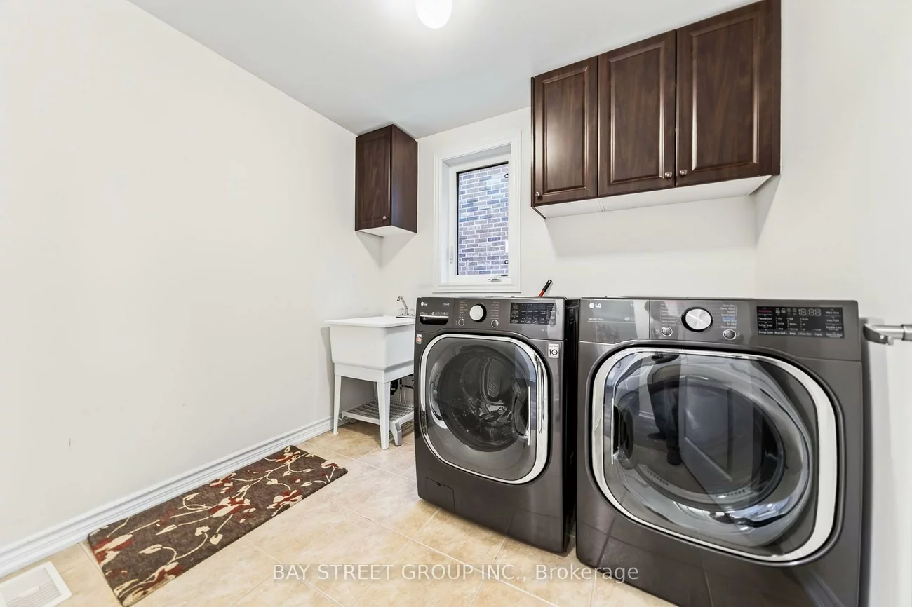 8, Zeng Cheng, Victoria Square, Markham