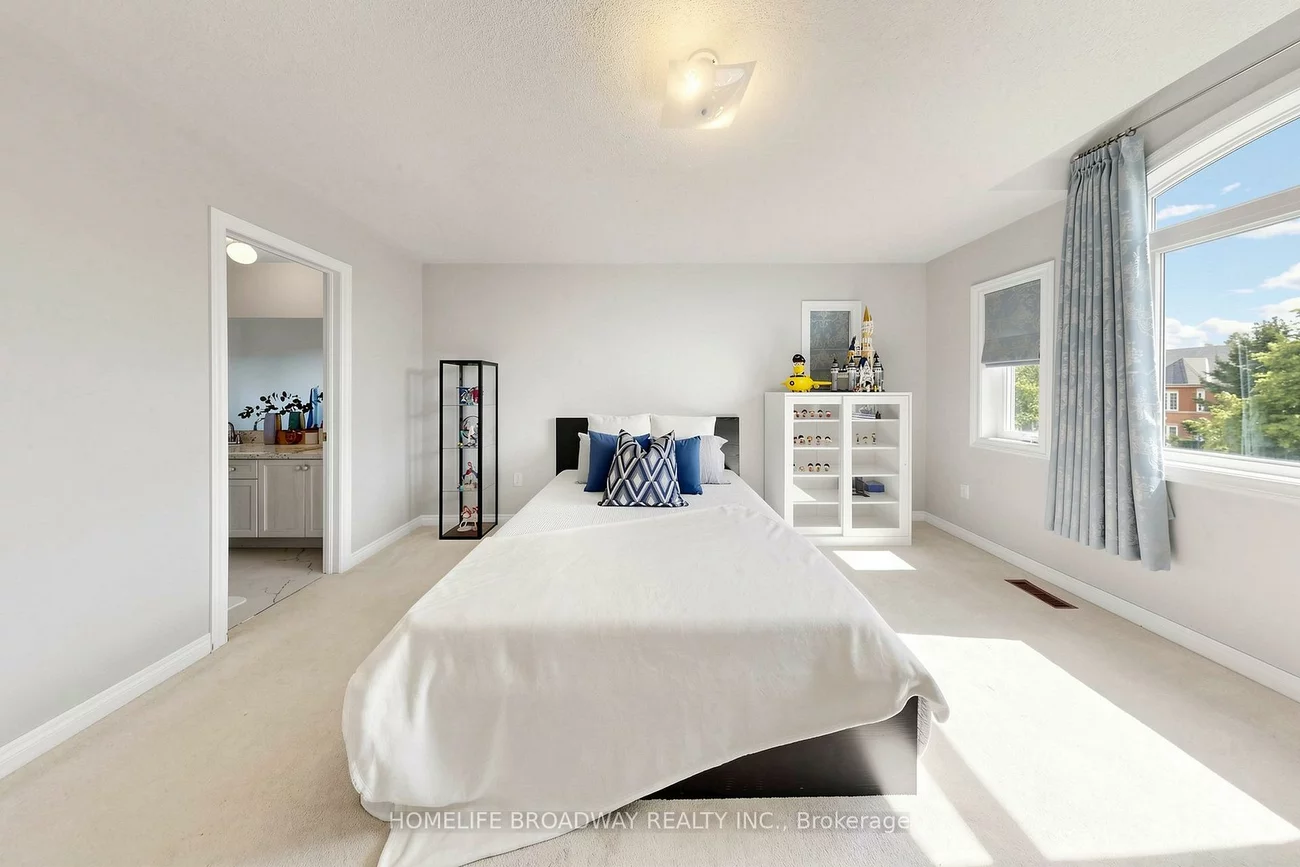 143, Village Gate, Cachet, Markham
