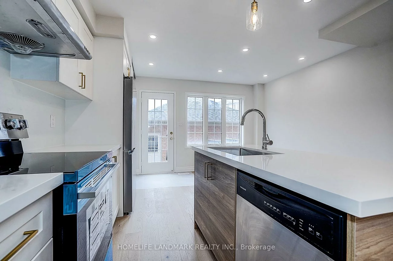 403, White's Hill, Cornell, Markham