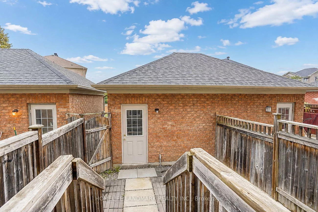 403, White's Hill, Cornell, Markham