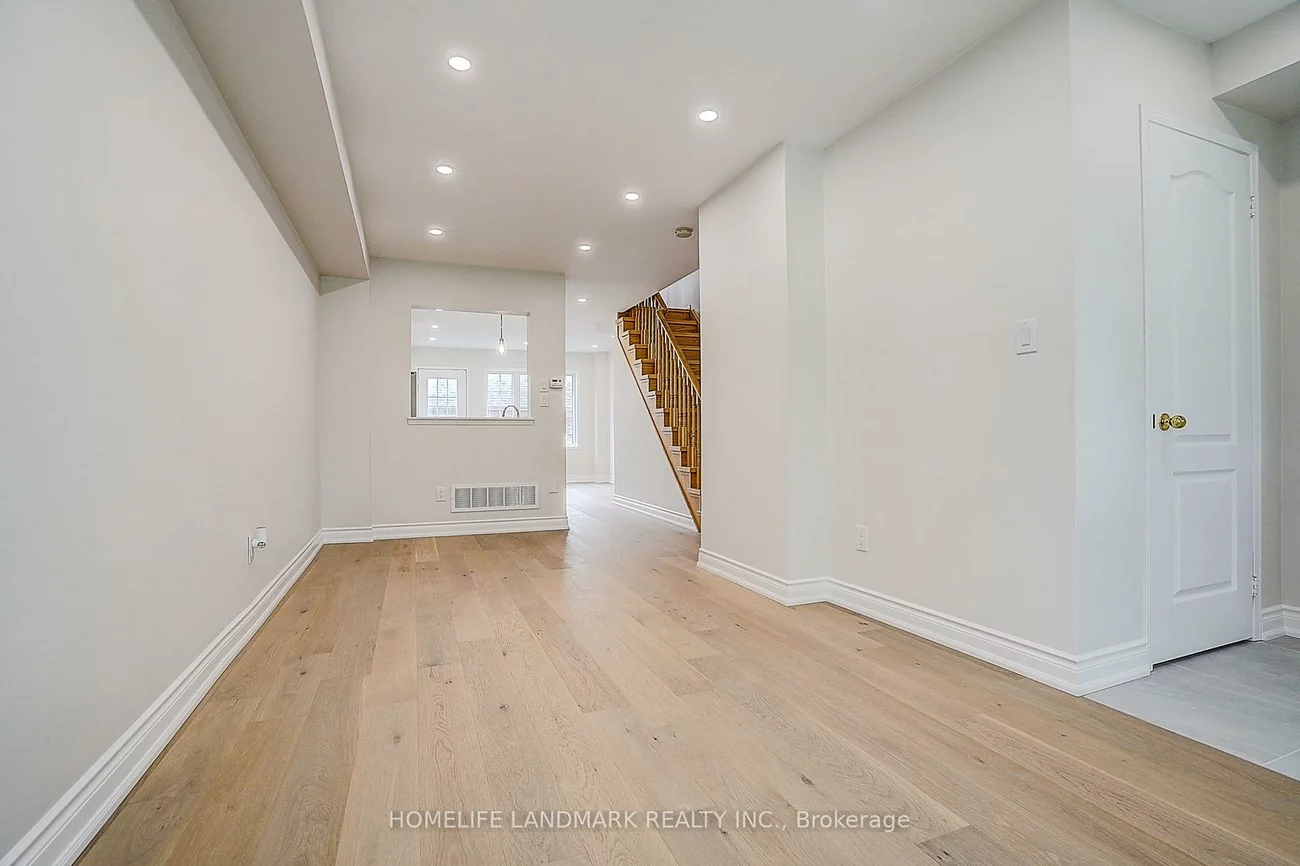 403, White's Hill, Cornell, Markham