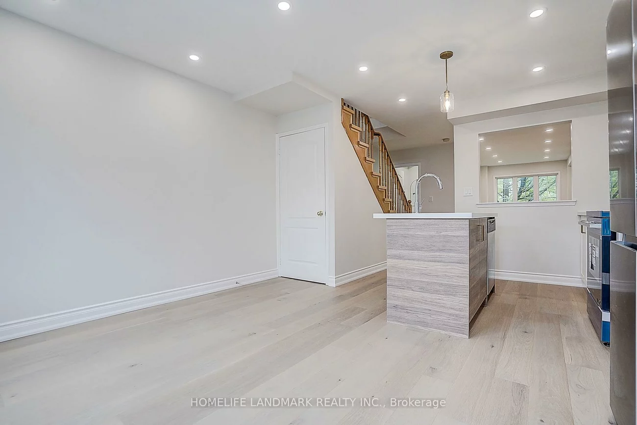 403, White's Hill, Cornell, Markham