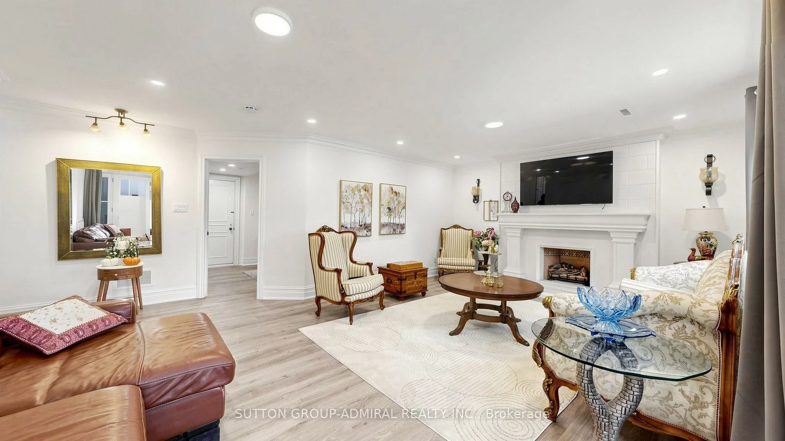 12, Saunders, Aileen-Willowbrook, Markham