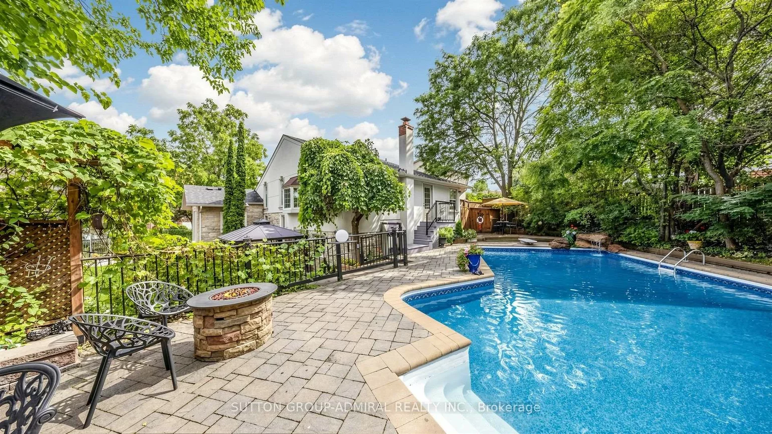 12, Saunders, Aileen-Willowbrook, Markham