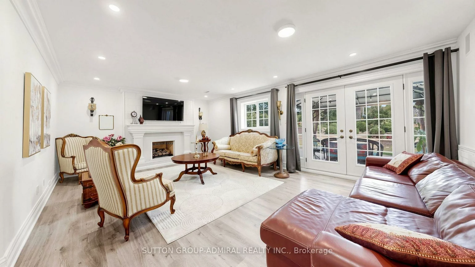 12, Saunders, Aileen-Willowbrook, Markham