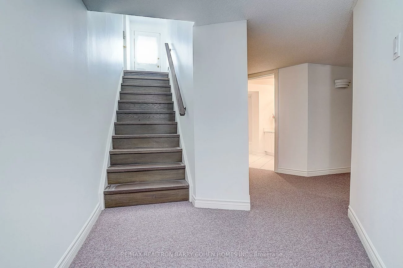 44, Prince Edward, Thornlea, Markham