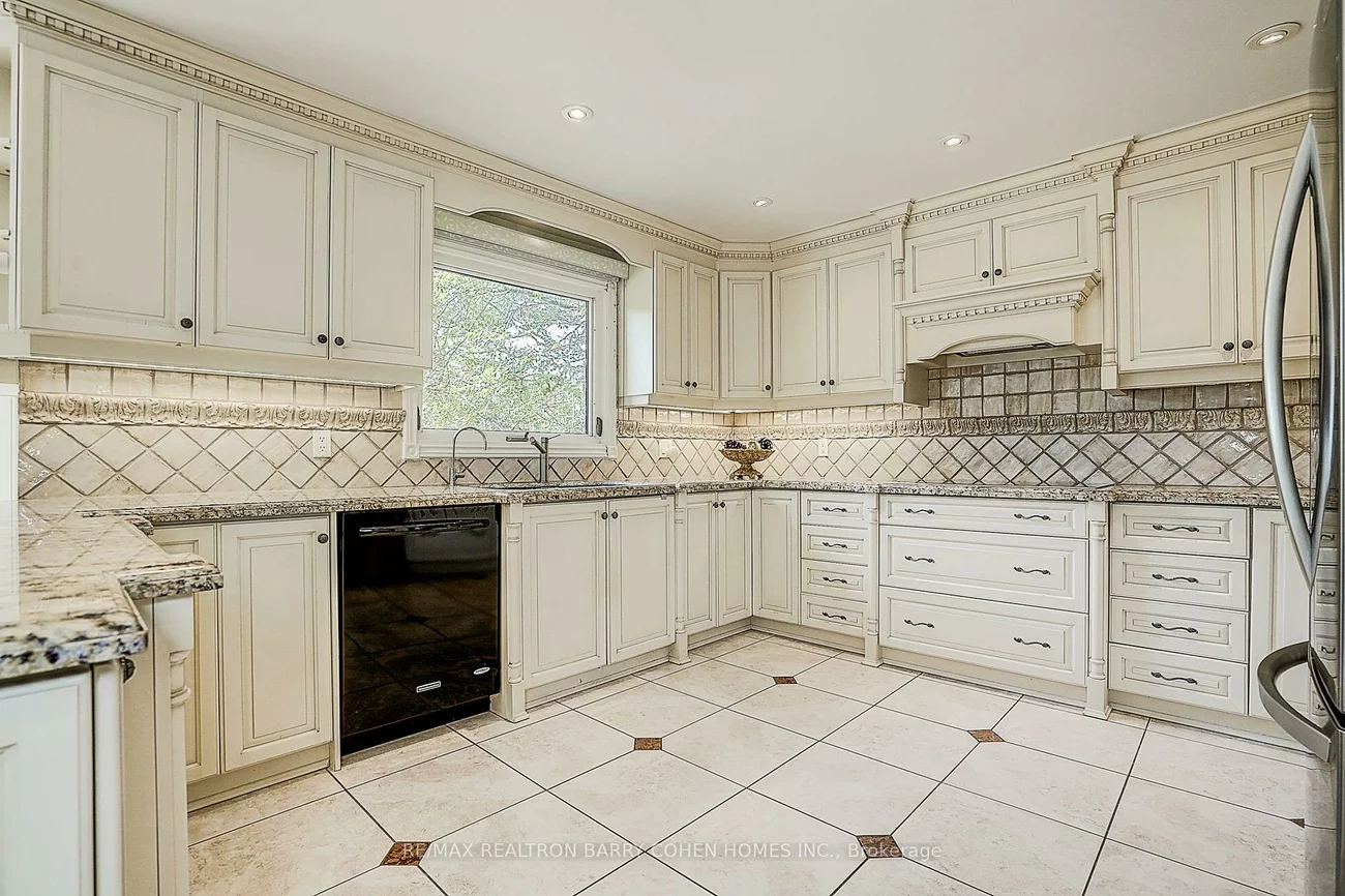 44, Prince Edward, Thornlea, Markham