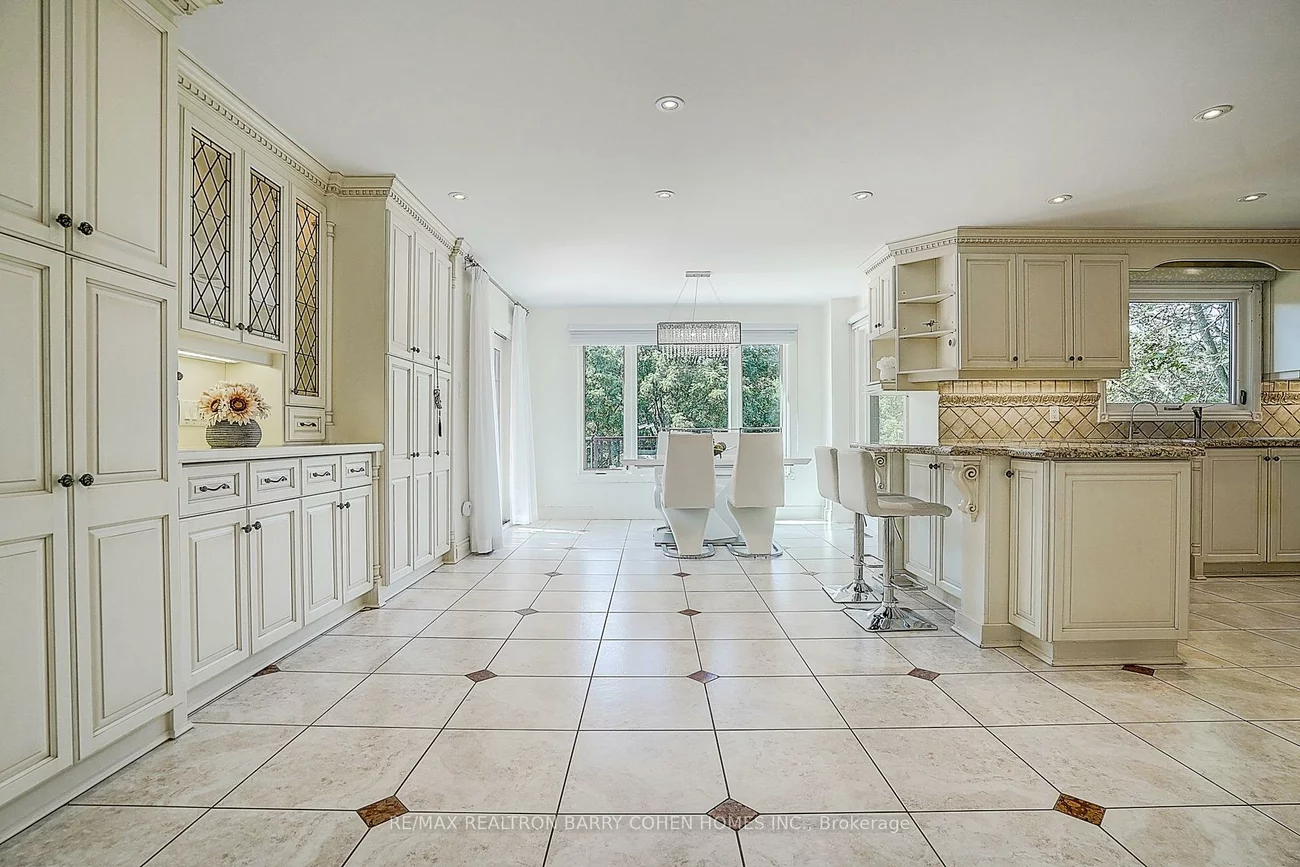 44, Prince Edward, Thornlea, Markham