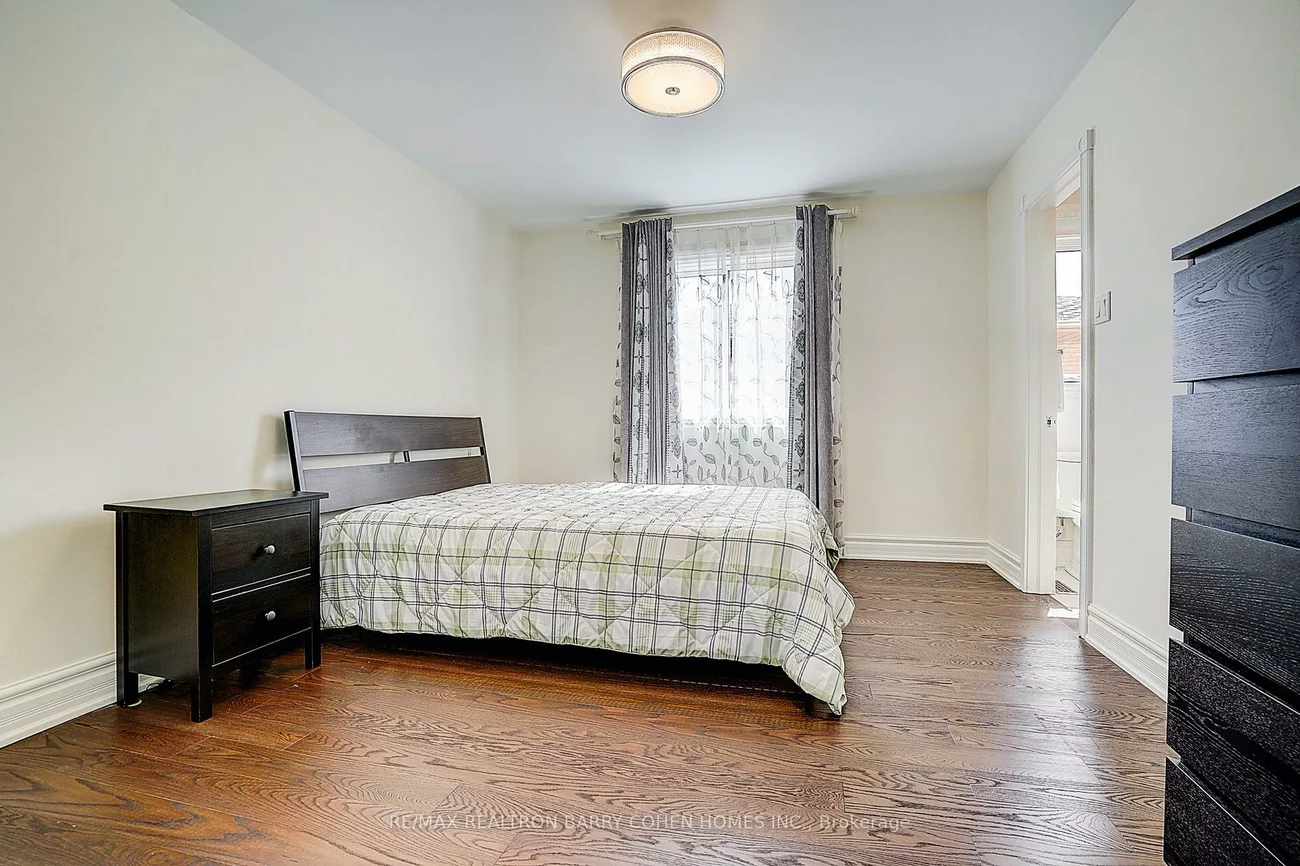 44, Prince Edward, Thornlea, Markham