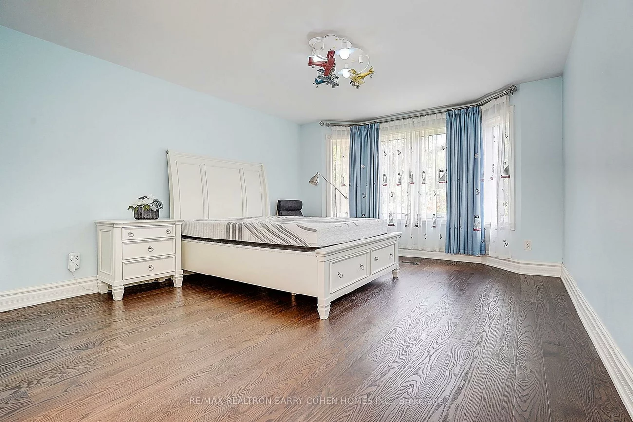 44, Prince Edward, Thornlea, Markham