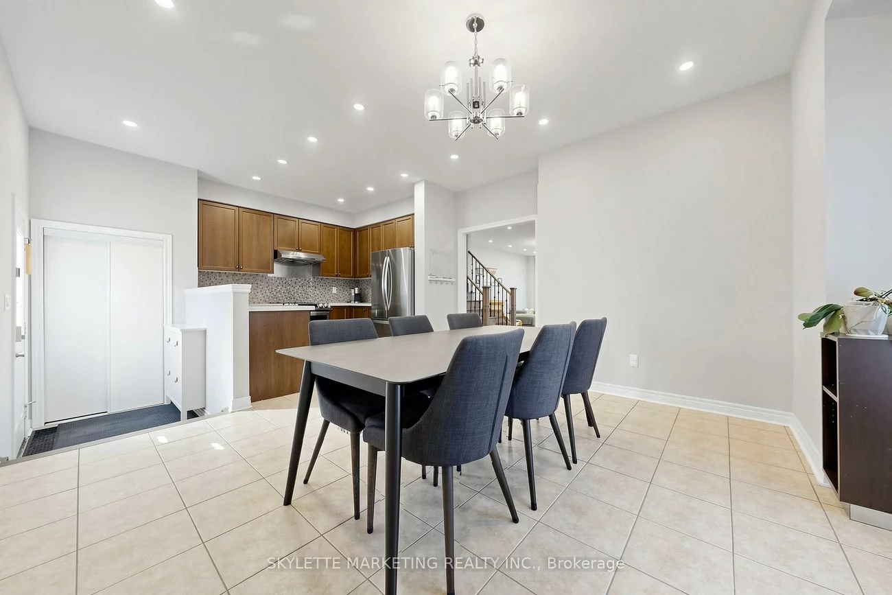 2417, Bur Oak, Greensborough, Markham