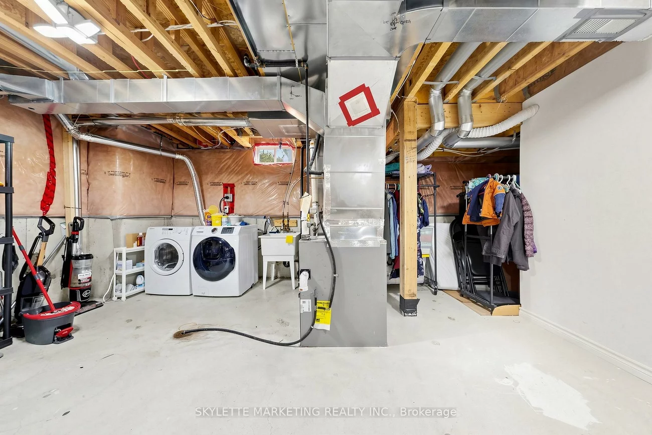 2417, Bur Oak, Greensborough, Markham