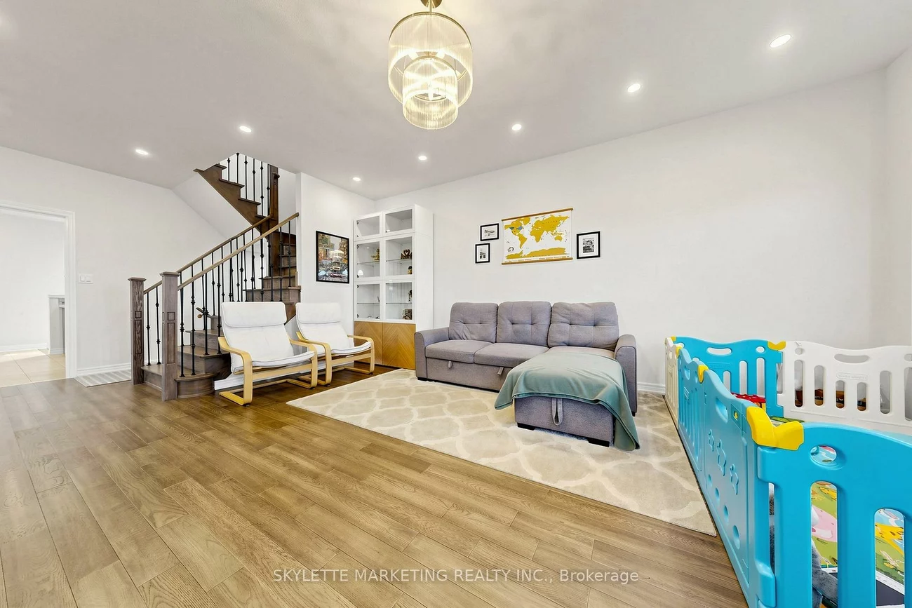 2417, Bur Oak, Greensborough, Markham
