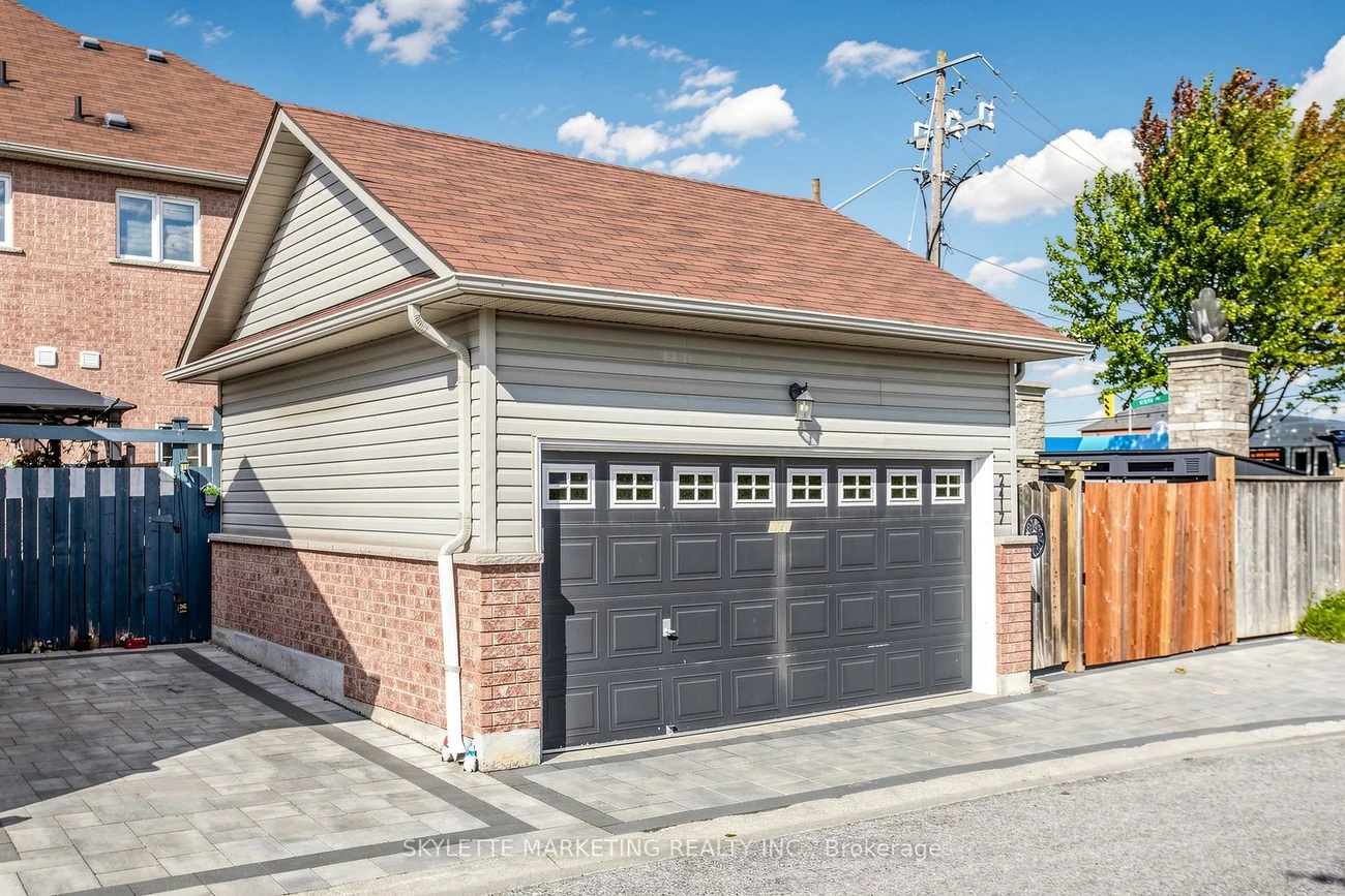 2417, Bur Oak, Greensborough, Markham