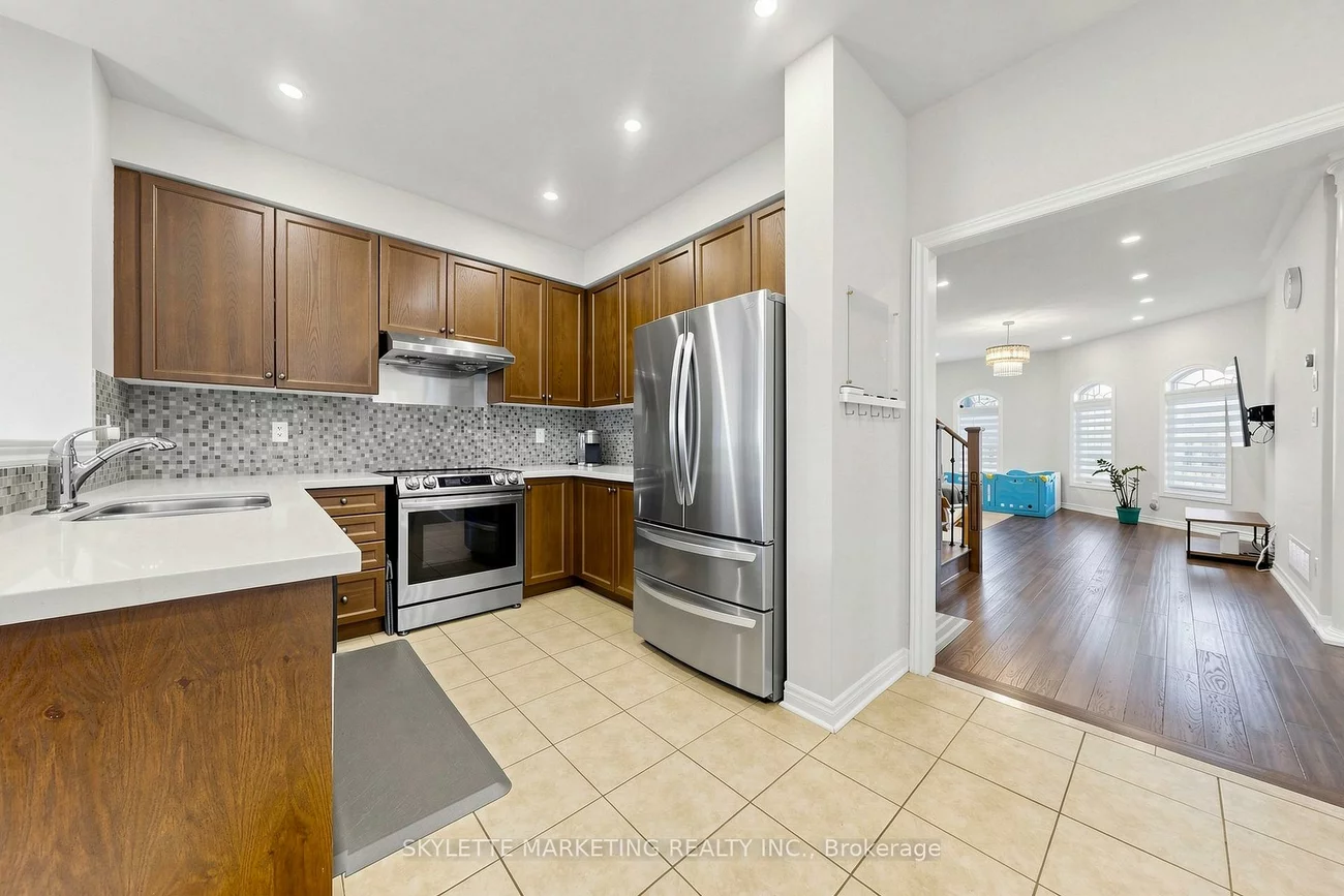 2417, Bur Oak, Greensborough, Markham