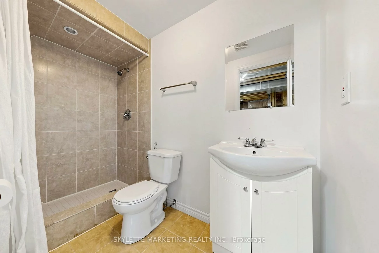 2417, Bur Oak, Greensborough, Markham
