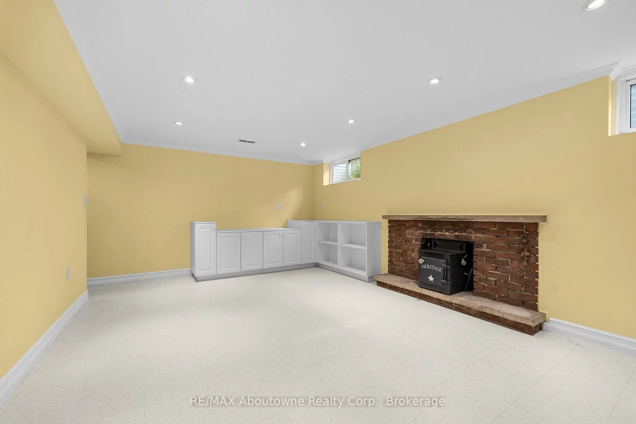 24, Valloncliffe, Bayview Glen, Markham